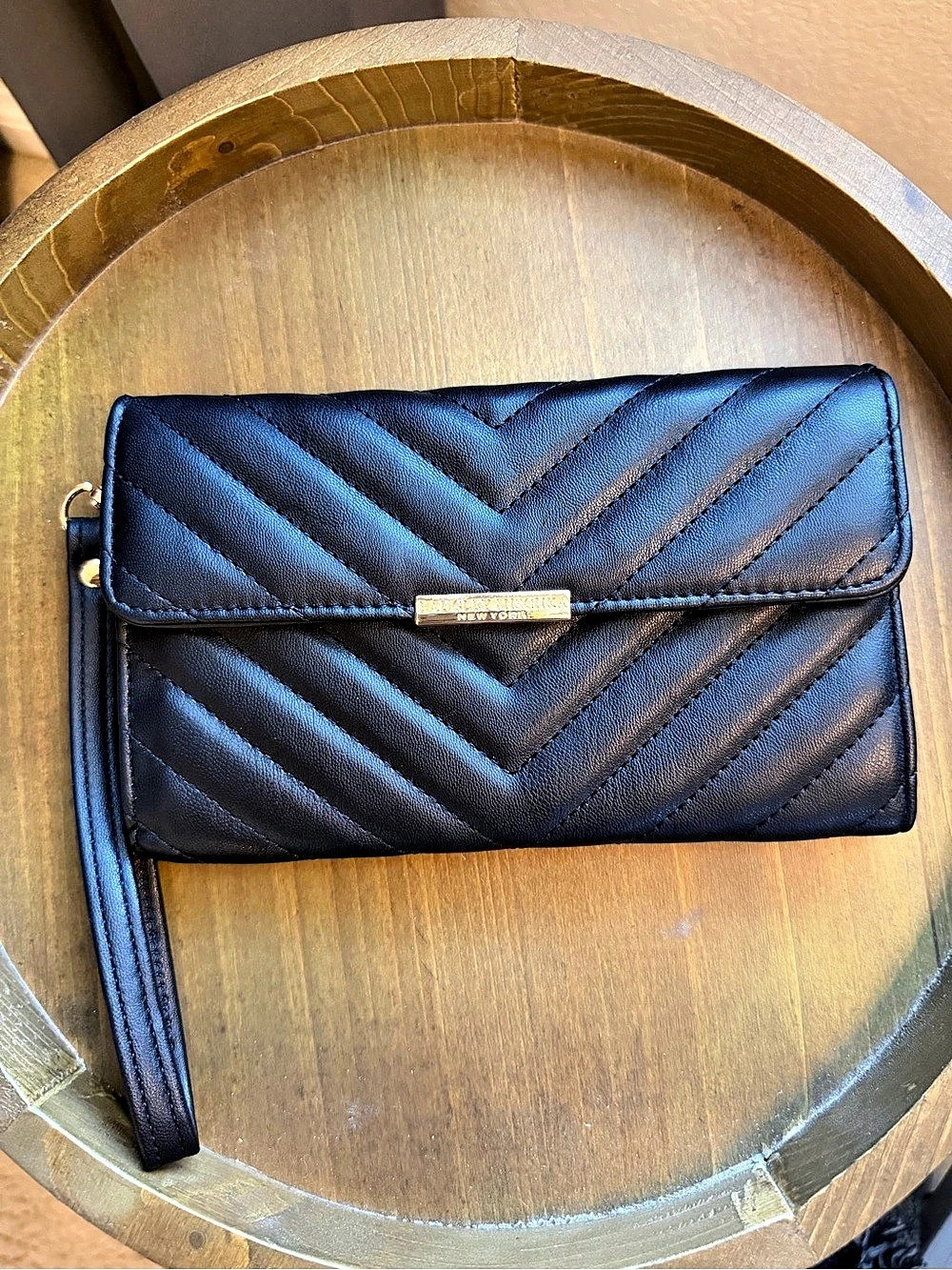 Badgley Mischka Black Quilted Chevron Wristlet Wallet Clutch